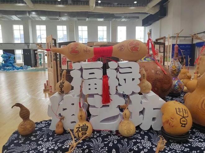 西海岸新区王台小学福禄烙艺坊参加新区中小学美术教育成果展(图4)