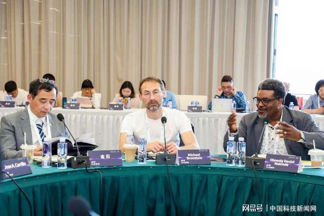 2024年世界人工智能大会“数学与人工智能”学术会议成功举办(图3)