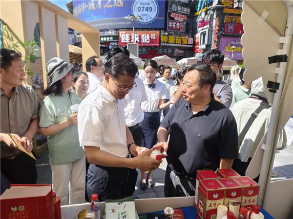 万年青健康酒文化传播与推广工程参与中医药文化科普服务活动(图3)